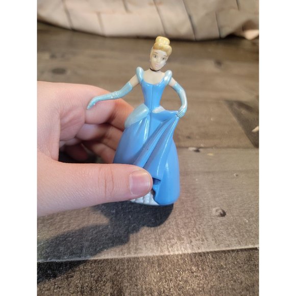 Princess Cinderella running away ball Disney toy figure - Picture 2 of 5